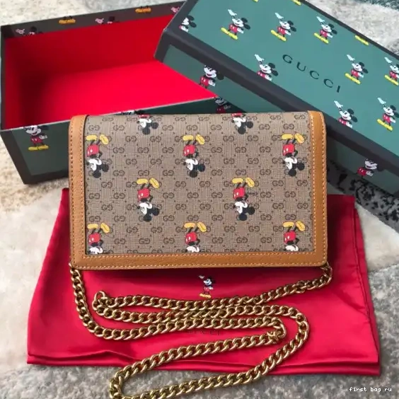 First bag ru Chain GG Disney x Gucci Wallet 0523